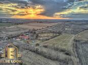 Stavební pozemek 4457 m2 (Pardubice 11km, Hradec Králové 19km, Praha 107km,Olomouc 123km,Brno 123km), cena 2500 CZK / m2, nabízí 